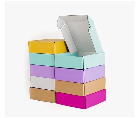 Cajas acanaladas de encargo 9x6x3 9x6x4 del anuncio publicitario del color del caramelo de la ropa