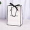 bolso negro del regalo del Libro Blanco del color del contraste 140gsm con la manija de la raspa de arenque